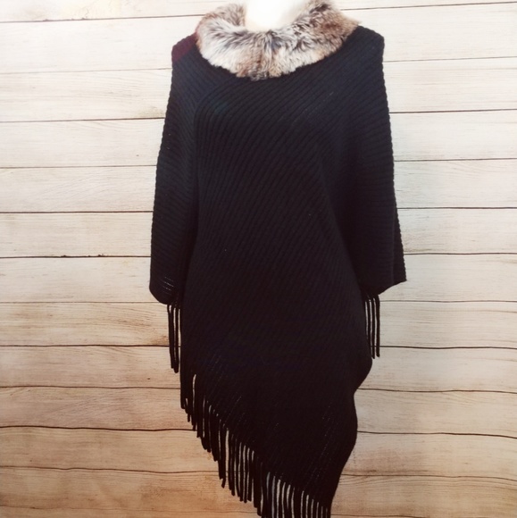 Steve Madden Sweaters - NWT Steve Madden Faux Fur Poncho